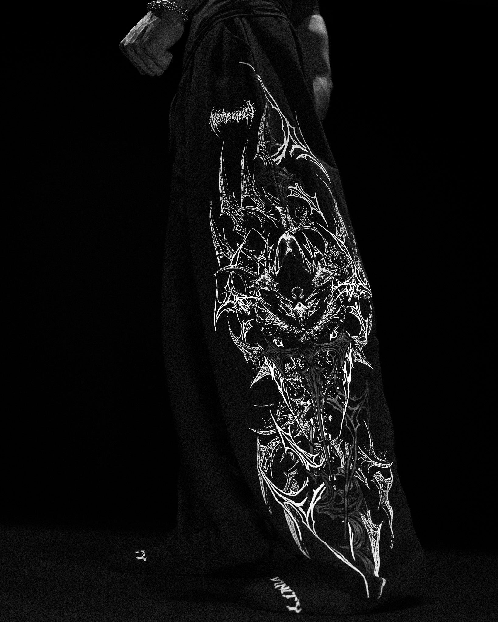 Banana Shape Deathkeeper Uncuffed sweatpants [VOID BLACK]